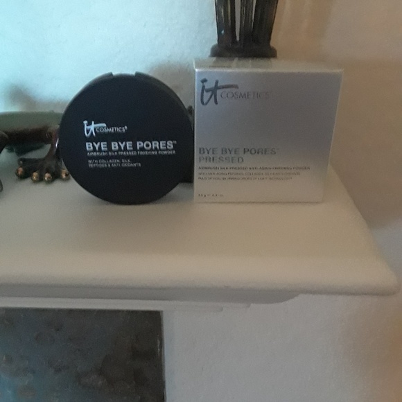 it cosmetics Other - IT Cosmetics pressed powder, bye bye pores, new it cosmetics Other - IT Cosmetics pressed powder, bye bye pores, new